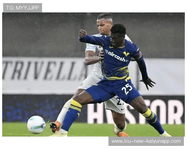 国米反击速度极快，后场长传直挂前锋单刀破门，演绎足球快意人生